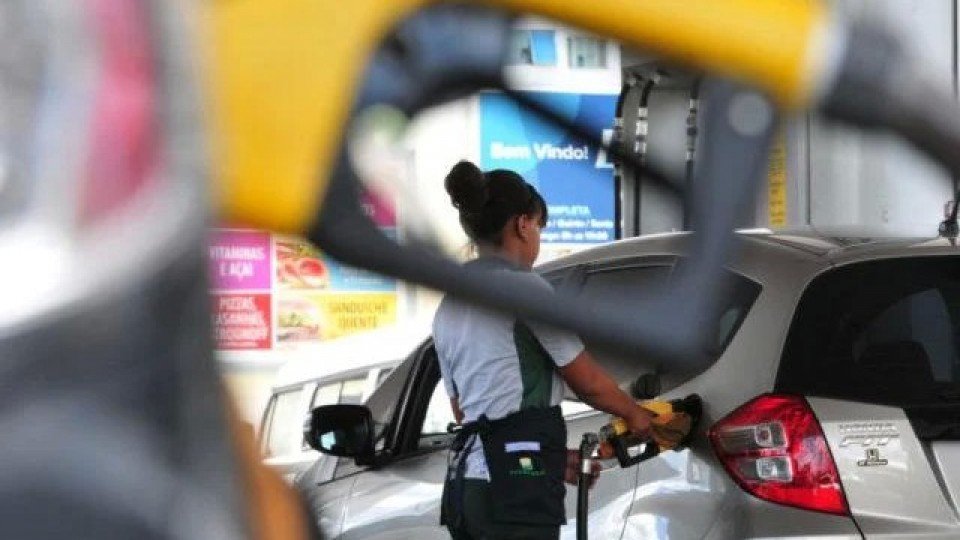 Levantamento aponta recuo nos preços da gasolina e etanol em janeiro