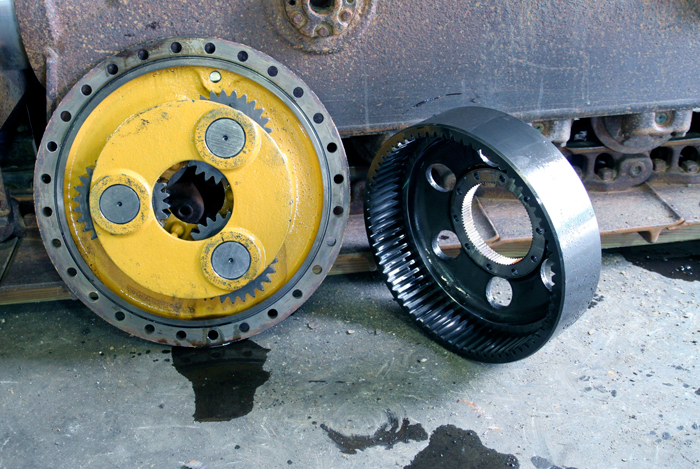 Planetary gear assembly showing sun gear, planet gears, and ring gear configuration used in compact high-torque transmission systems.