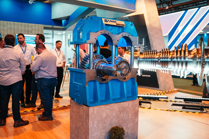 Medium-size industrial RSG speed reducer displayed at a trade show, engineered for reliable performance in heavy industrial sectors.