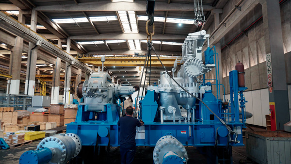 Heavy-duty steam turbine installed in an industrial facility, demonstrating high-performance mechanical power generation and reliable operation in large-scale processes.